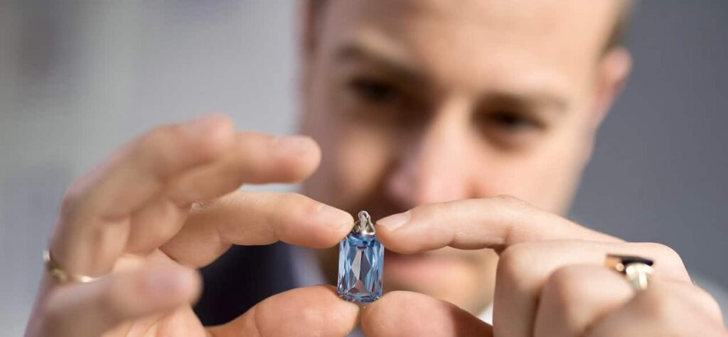 Schmuck und Hausinhalt aus einem Nachlass vor Haushaltsauflösung und Räumung.