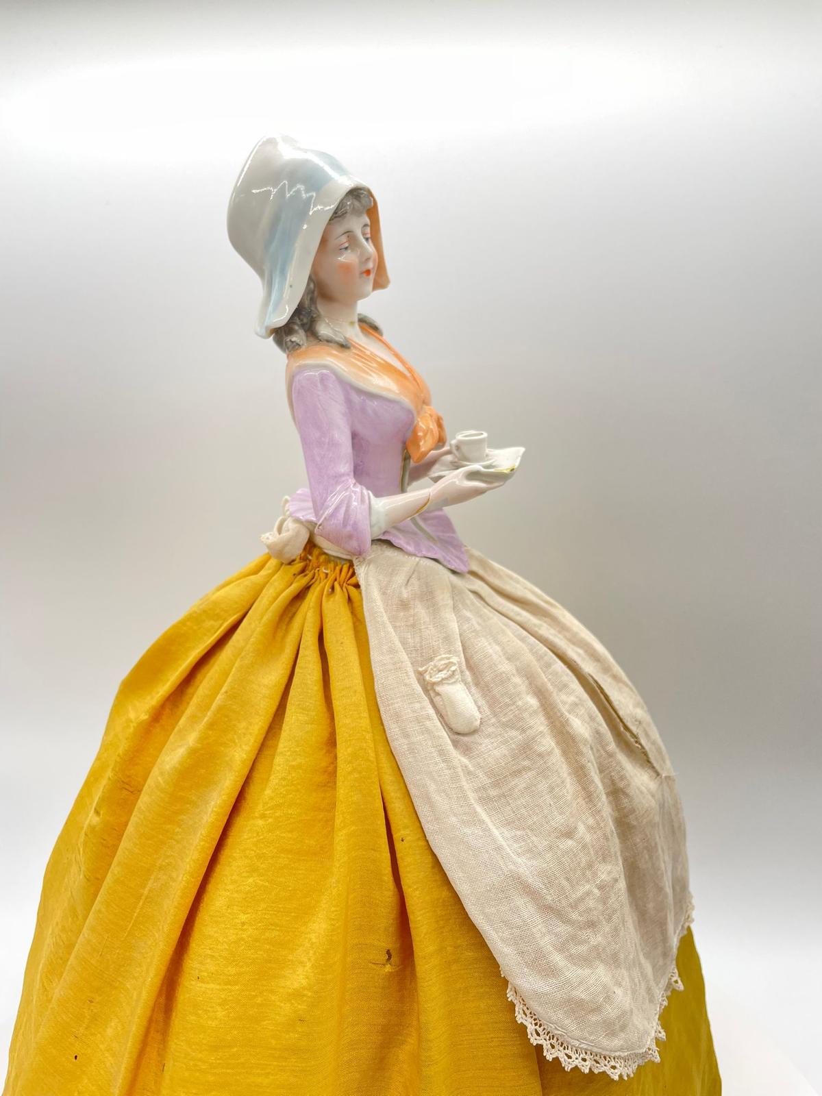 Porzellanfigur aus einem Nachlass als Beispiel für besondere Einzelstücke im Hausinhalt